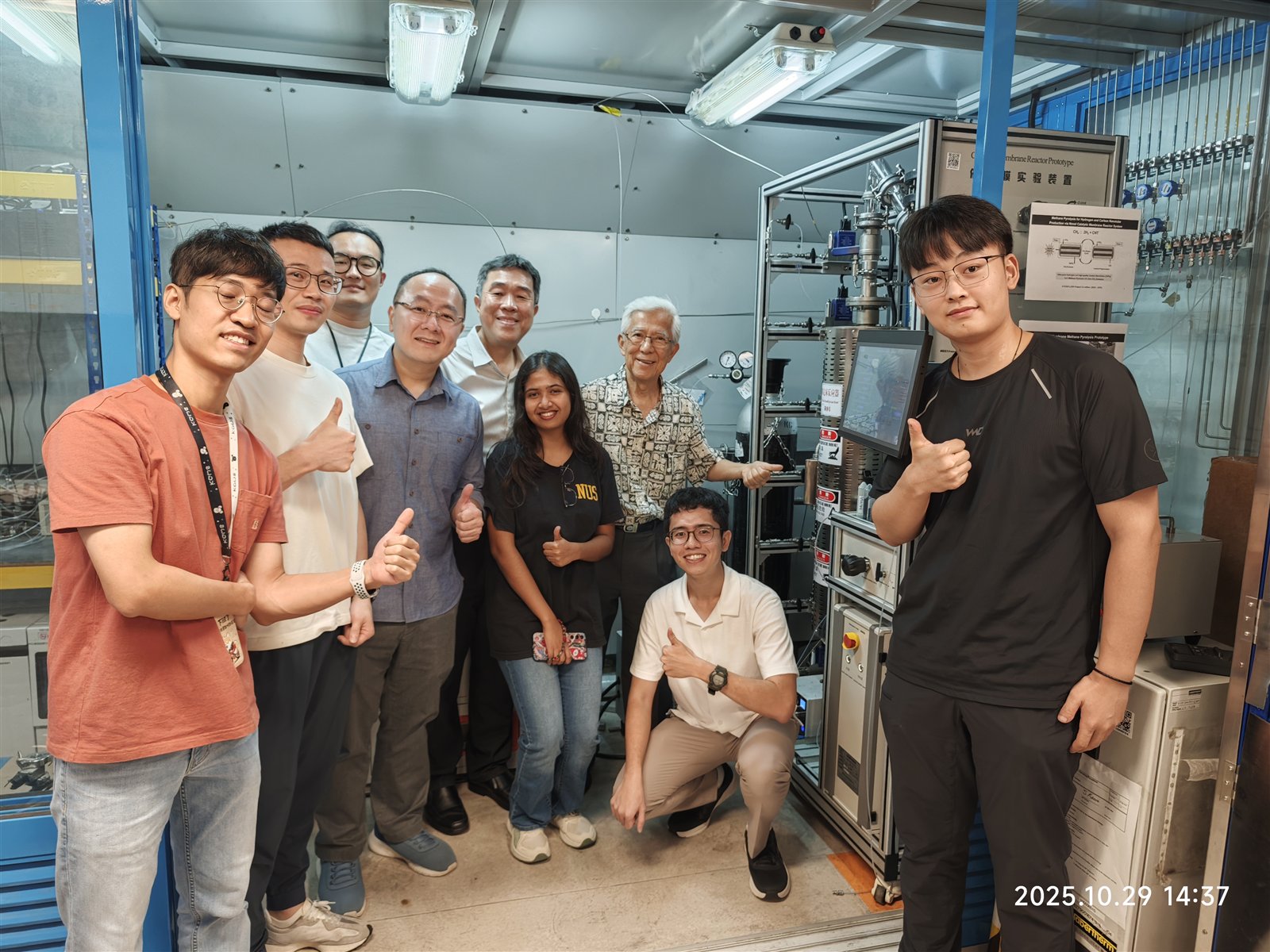 Kawi Research Group members with Prof. Shih Choon Fong during a lab visit